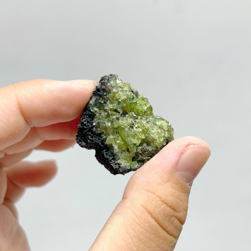 70 Pieces Peridot Raw Stone Specimen - Wholesale Crystals
