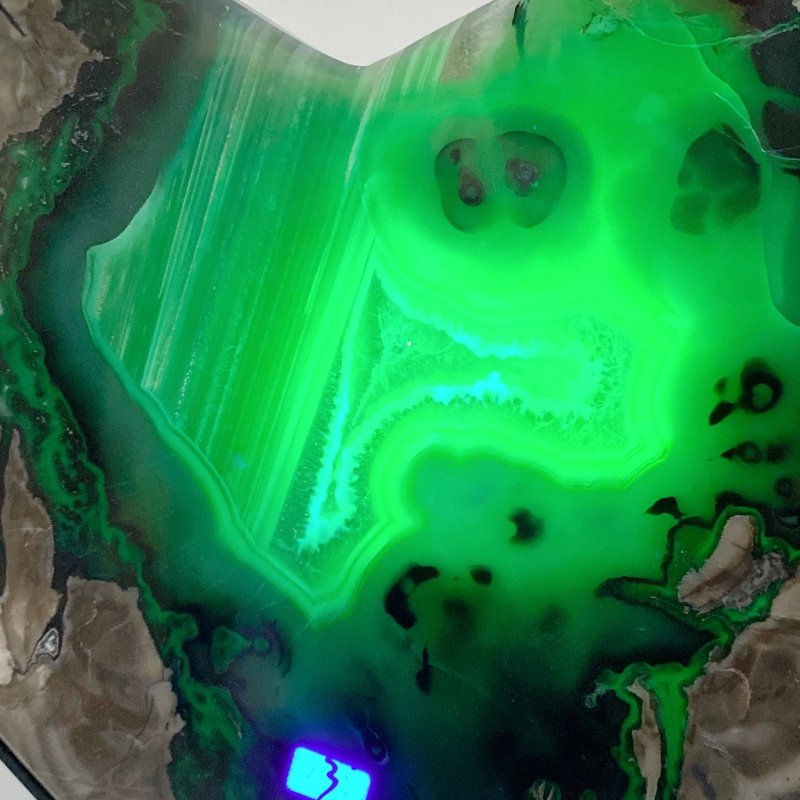 Unique Geode Volcano Agate Heart Carving With Stand(UV - Reactive) 2 - Wholesale Crystals