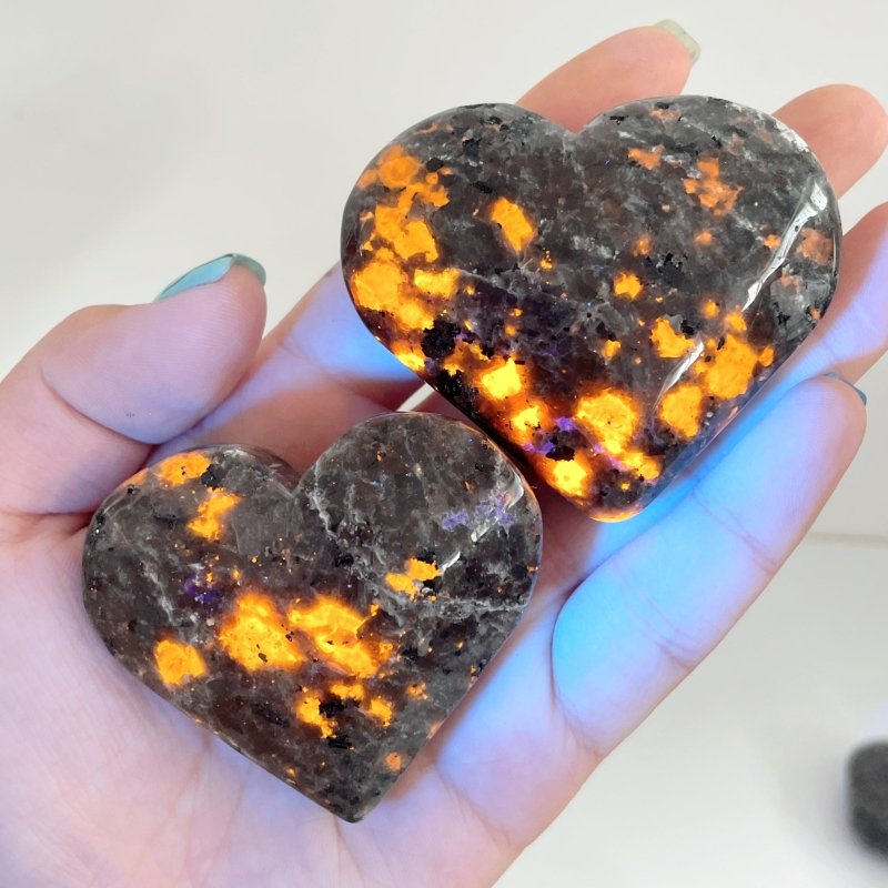 Yooperlite Heart Wholesale (UV - Reactive) - Wholesale Crystals