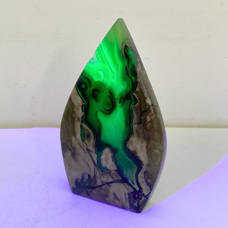 8 Pieces Large Volcano Agate Arrow Head Home Decor (UV - Reactive) - Wholesale Crystals